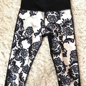 Lululemon athletica laceoflage cropped leggings